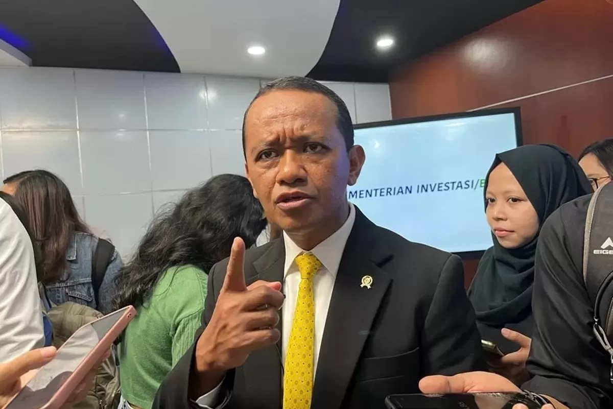 Bahlil Lahadalia mengungkap rencana penerapan kebijakan bahan bakar minyak (BBM) dengan campuran etanol 10 persen (E10).