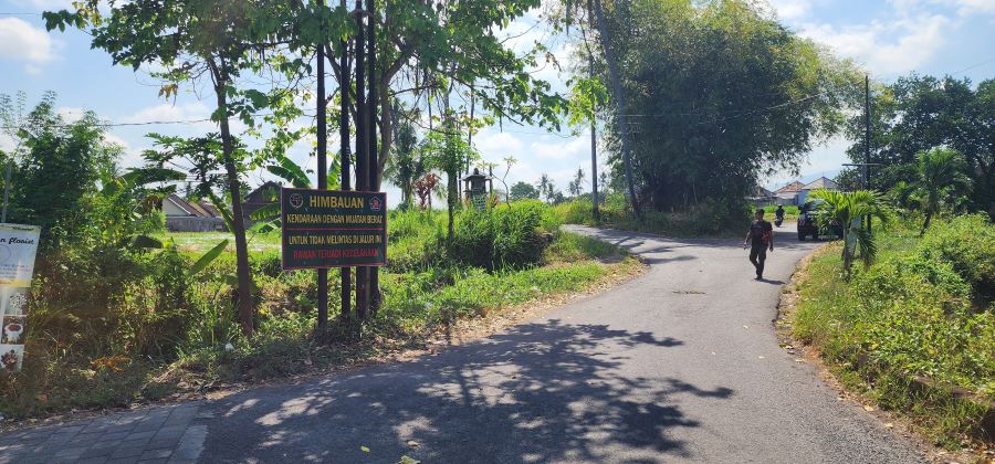 Pemasangan imbauan di jalur Panji-Sangket menindaklanjuti kejadian laka lantas yang sering terjadi di jalur tersebut.&nbsp;