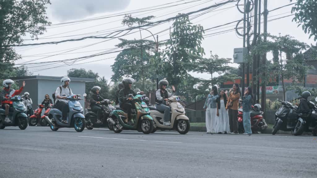 Gen Z Tabanan membuktikan kenyamanan dan performa Honda Stylo 160 dalam sunset riding.