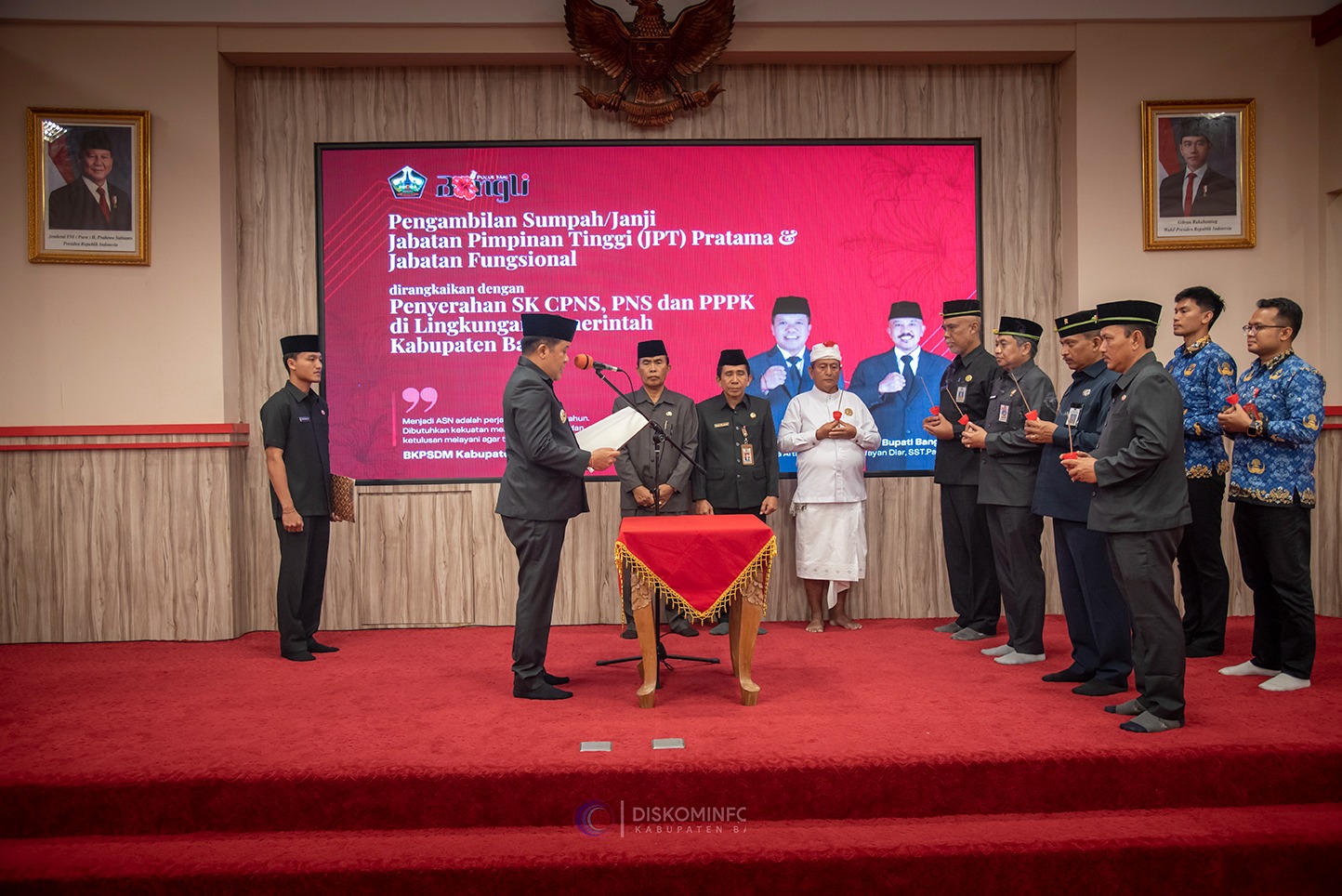 Bupati Bangli Sang Nyoman Sedana Arta melantik empat kepala OPD, Rabu (8/10/2025).