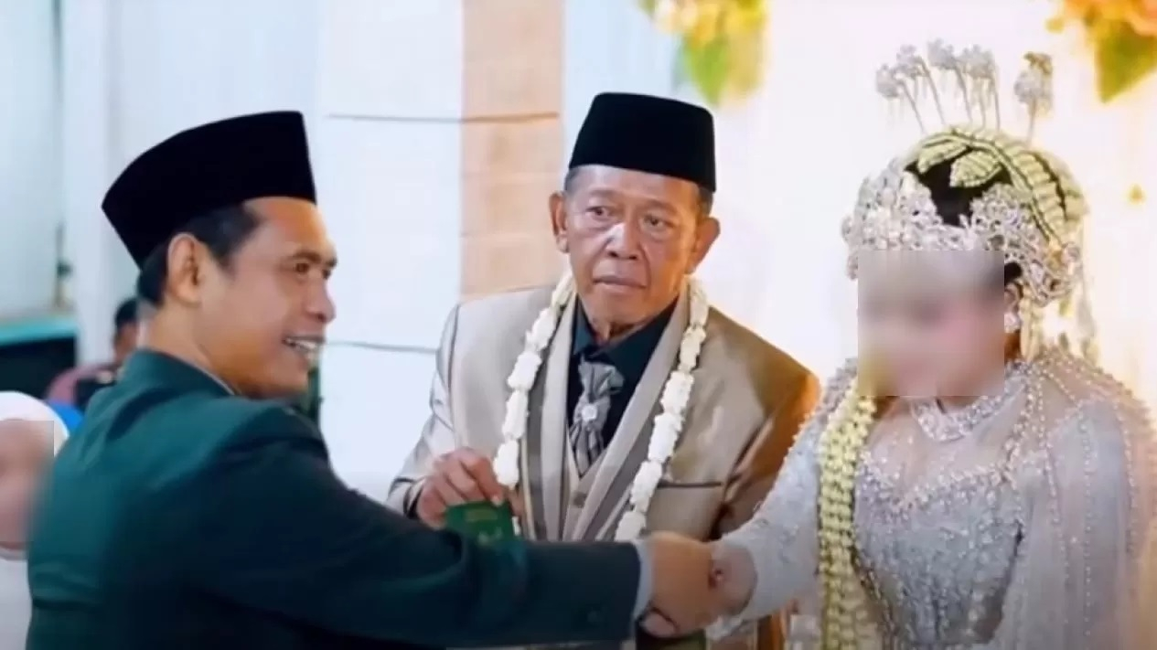 Viral Mbah Tarman nikahi gadis muda 24 tahun