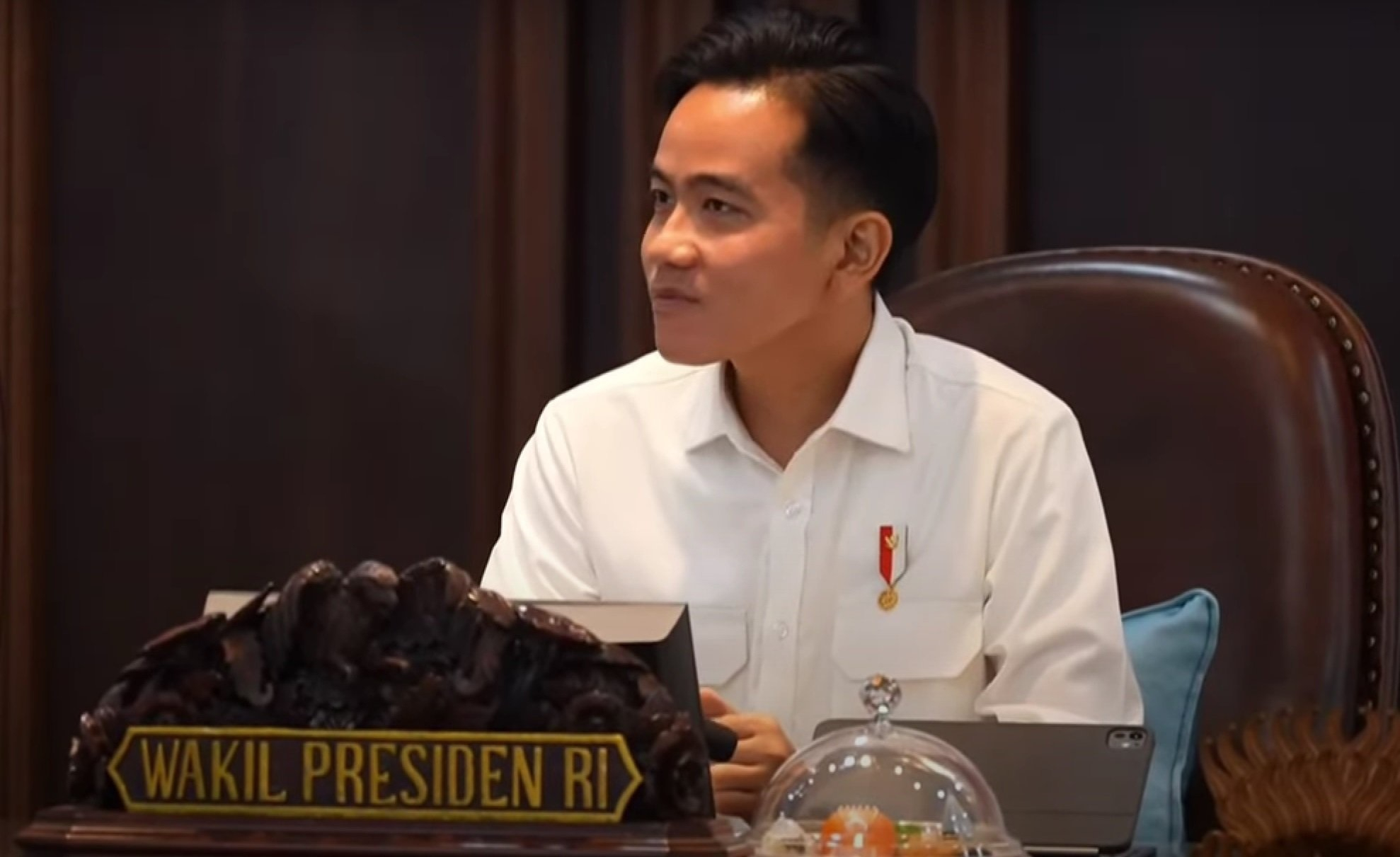 Wapres Gibran memberi respons terhadap kunjungan Roy Suryo Cs ke makam keluarga