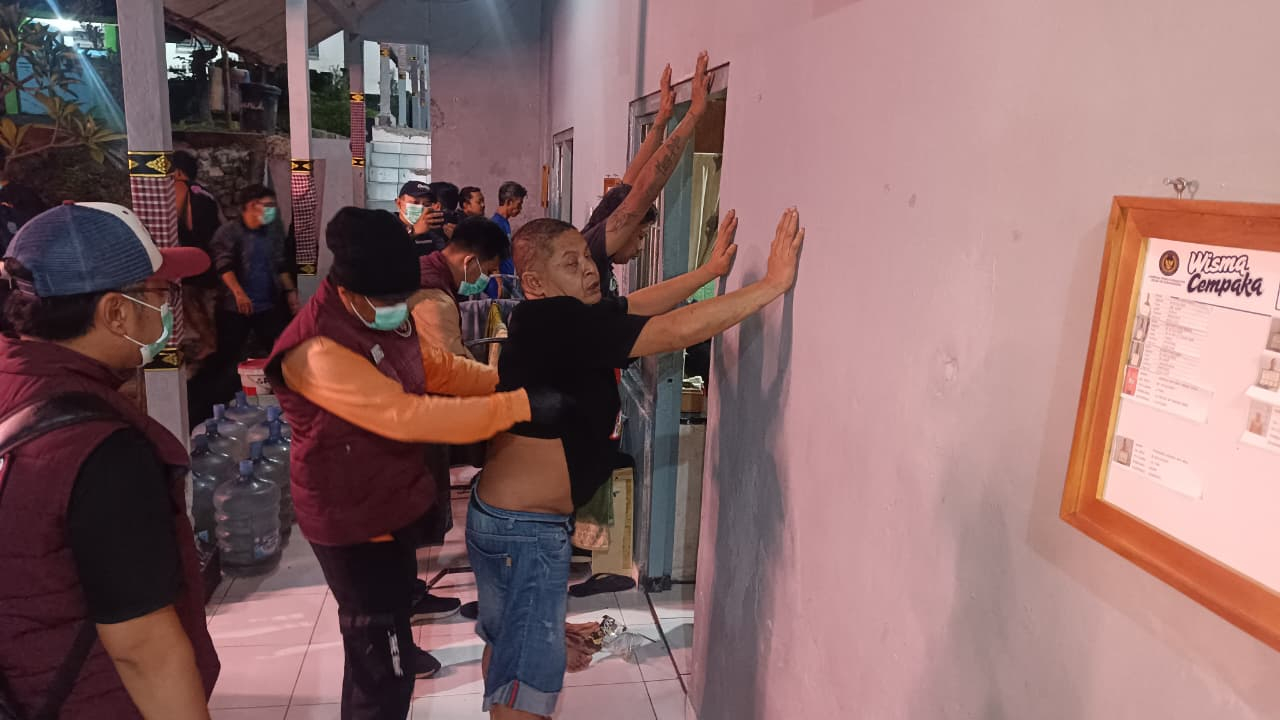 Lapas Karangasem Razia Tengah Malam