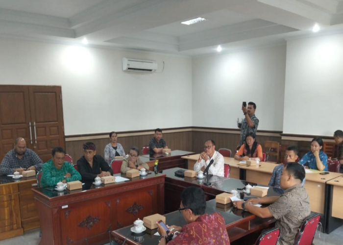 KUNKER: Komisi III DPRD Klungkung melakukan kunjungan kerja ke Dinas Pendidikan Kepemudaan dan Olahraga Provinsi Bali untuk menyampaikan sejumlah hal terkait pendidikan, Selasa (14/10/2025).