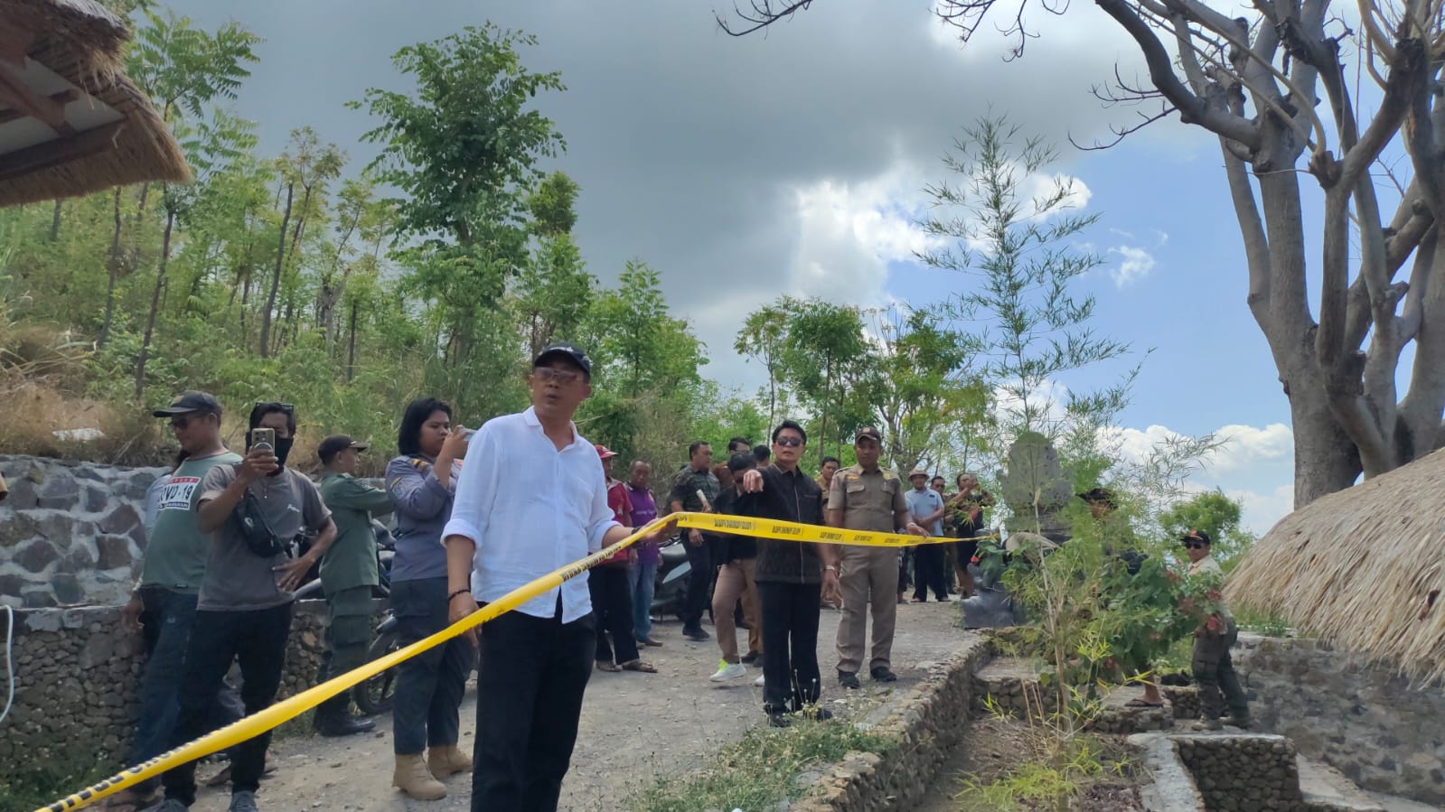 DISEGEL: Panitia Khusus Tata Ruang dan Aset Pemerintah (Pansus TRAP) DPRD Provinsi Bali melakukan peninjauan langsung ke kawasan hutan di Desa Pajarakan, Kabupaten Buleleng