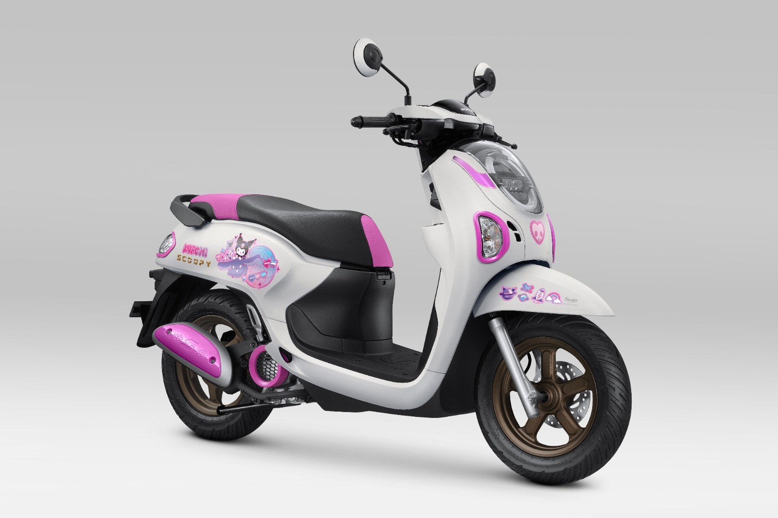 PT Astra Honda Motor (AHM) menghadirkan Honda Scoopy edisi terbatas dengan balutan desain karakter Kuromi yang keren.