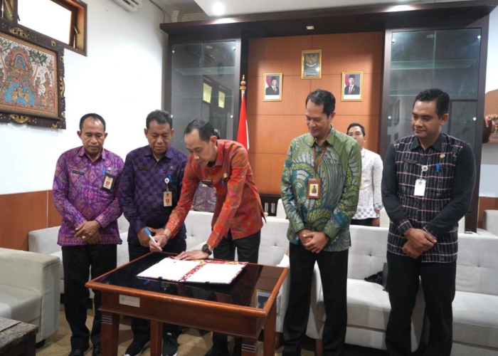 Kegiatan penandatanganan dilakukan secara virtual di Ruang Vicon Kantor Bupati Klungkung, Rabu (15/10/2025).