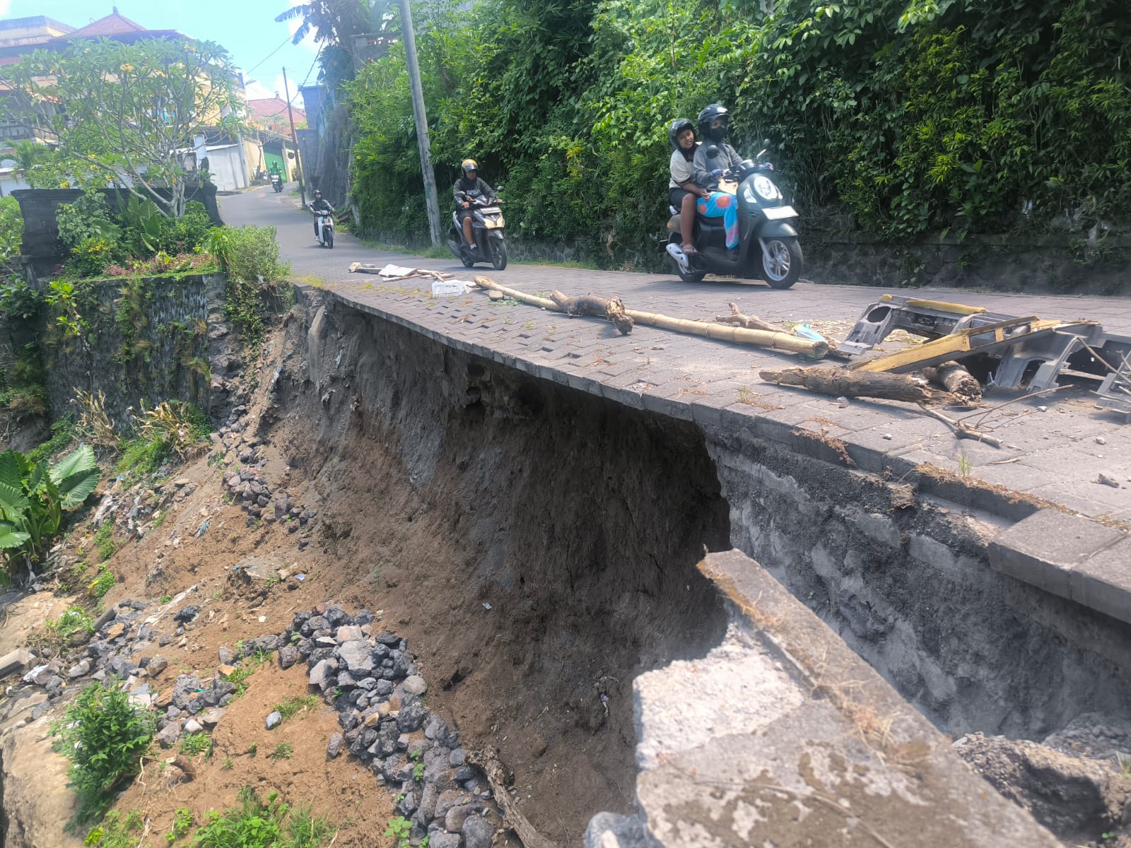 Kondisi Gang Gang Pudak, Jalan Cokroaminoto, Lingkungan Sedana Mertha, Kelurahan Ubung, Denpasar, Rabu (15/10).