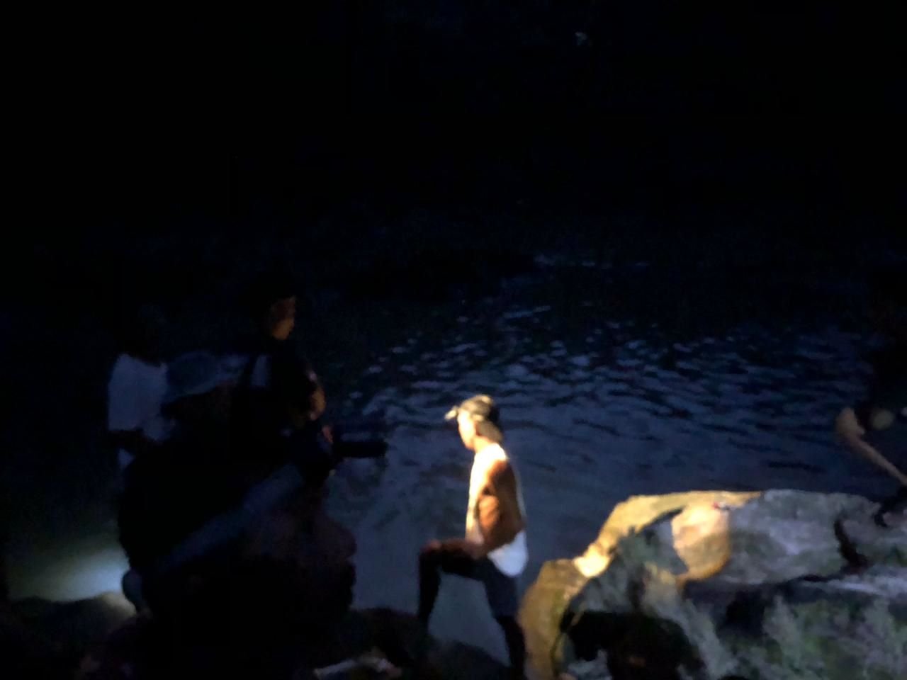 Proses evakuasi pemancing yang tewas di Bendungan Sungsang Kecamatan Kerambitan, Senin (13/10/2025).