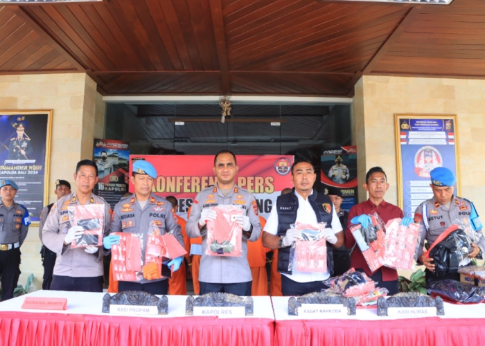 NARKOBA : Press rilis kasus narkotika di Polres Klungkung.