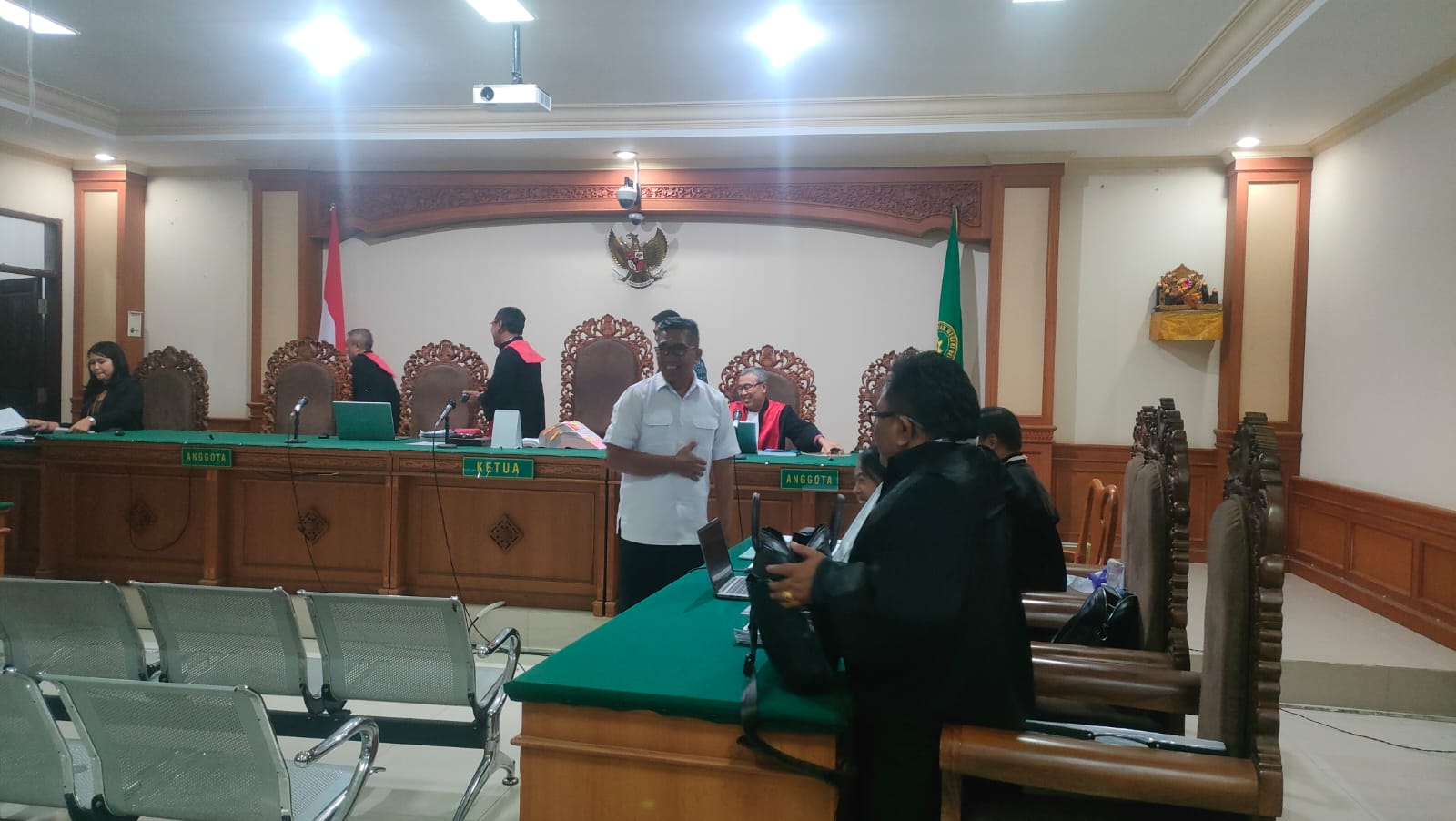 Sidang lanjutan kasus Kepsek SMKN 1 Klungkung di Pengadilan Tipikor Denpasar. (Bali Express/I Gede Paramasutha)