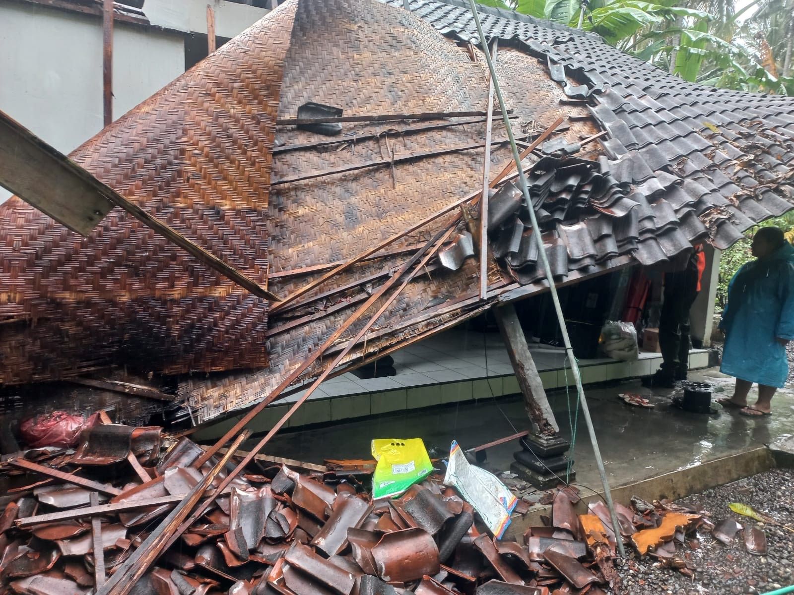 Kondisi rumah warga di Desa Pekutatan, Kecamatan Pekutatan, Kabupaten Jembrana, Bali, Rabu (15/10/2025).
