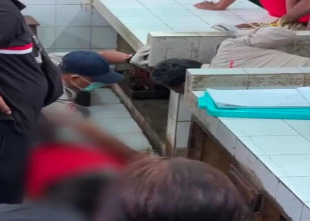 MENDADAK : Seorang petugas kebersihan ditemukan pingsan dan kemudian dinyatakan meninggal dunia saat menjalankan tugasnya.