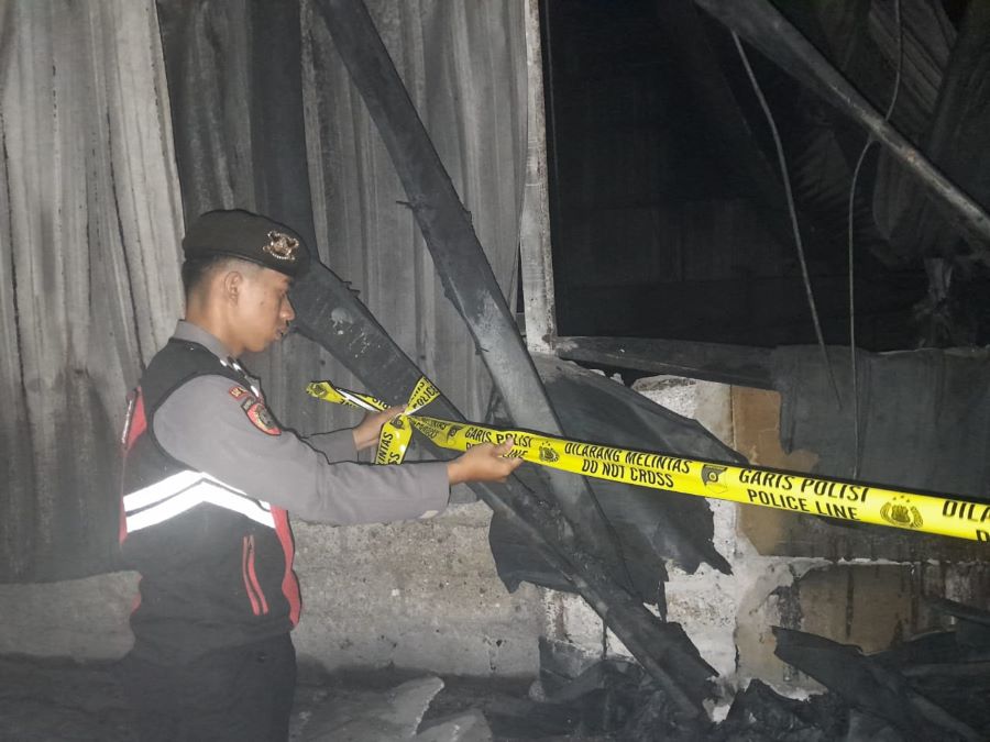 Kebakaran di gudang styrofoam yang berlokasi di Desa Cepaka, Kecamatan Kediri, Kabupaten Tabanan, Bali.
