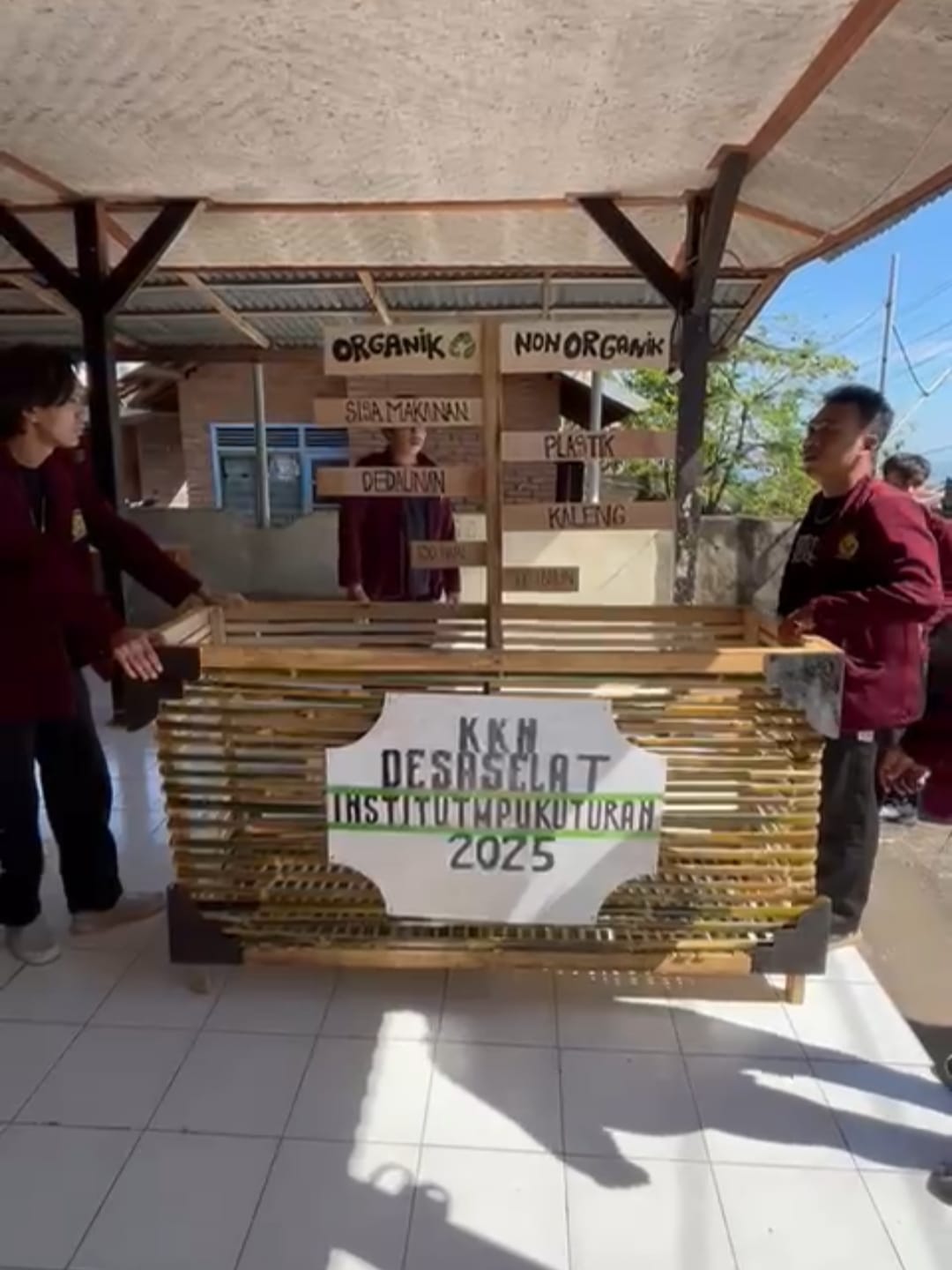 Sarana pilah sampah organik dan anorganik