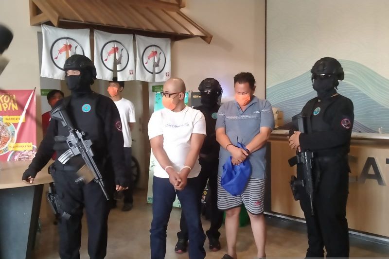BNN membongkar praktik rumah produksi clandestine sebagai bahan dasar narkotika jenis sabu di salah satu apartemen di Cisauk, Kabupaten Tangerang, Banten pada Sabtu (18/10/2025).