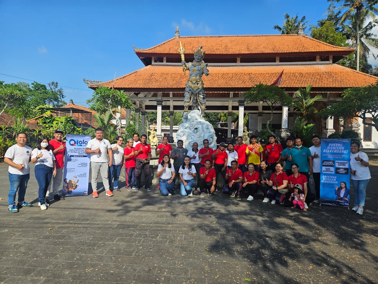 PERERAT SILATURAHMI: Bank Rakyat Indonesia (BRI) Gatsu Denpasar bersama Badan Kerja Sama (BKS) Lembaga Perkreditan Desa (LPD) se-Kecamatan Abiansemal menggelar kegiatan sehat pagi di Banjar Pikah