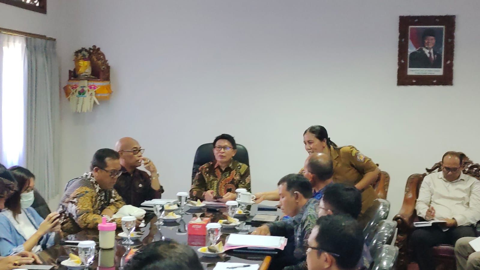 Pansus TRAP DRPRD Bali saat rapat lanjutan terkait data luasan mangrove. Segera akan lakukan pengukuran ulang