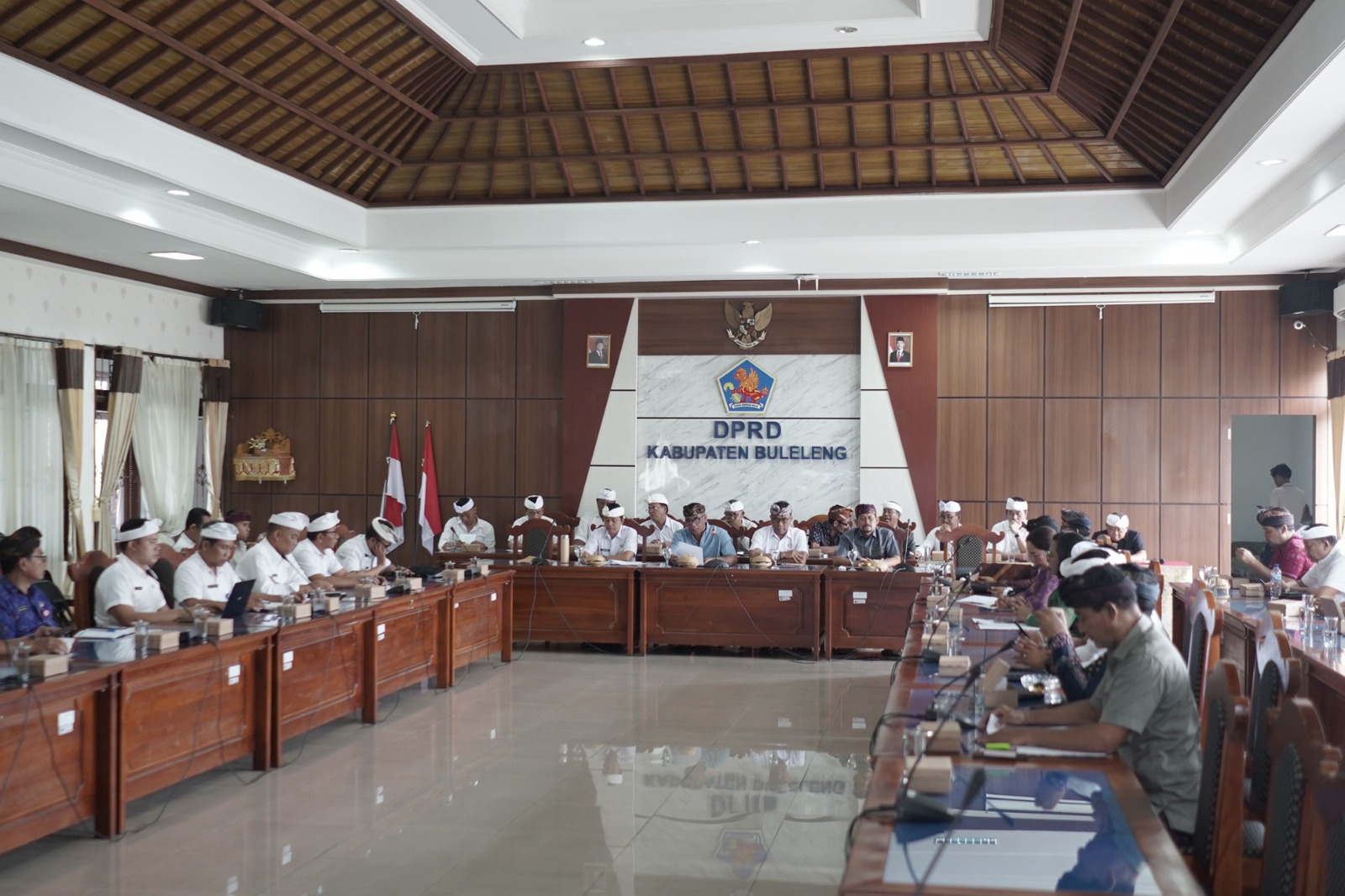Rapat kesepakatan pengesahan dua ranperda di DPRD Kabupaten Buleleng