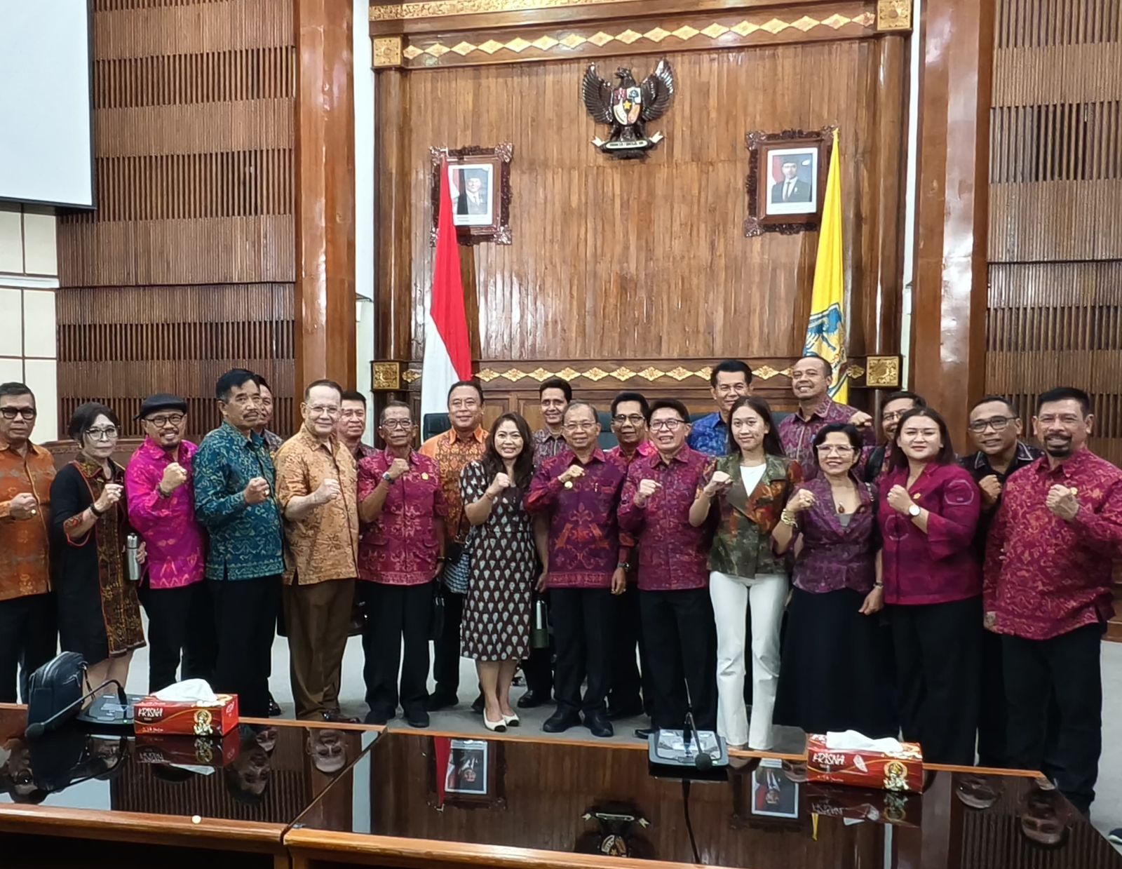 Gubernur Bali I Wayan Koster dalam Rapat Paripurna ke 8 Pemerintah Provinsi Bali, menyatakan dukungan penuh terhadap kinerja Pansus Tata Ruang,  Pertanahan dan Perizinan (TRAP) DPRD Bali