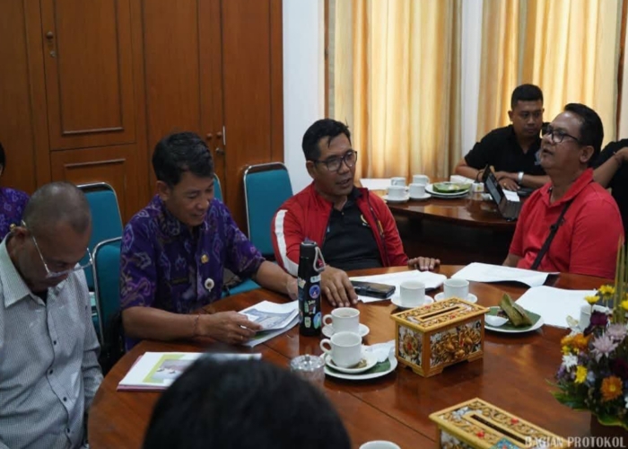 Pemerintah Kabupaten Klungkung terus berupaya meningkatkan sarana ekonomi masyarakat di kawasan kepulauan. Salah satunya melalui rencana revitalisasi Pasar Mentigi di Kecamatan Nusa Penida.