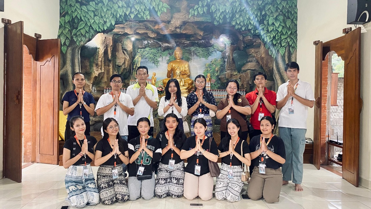 Mahasiswa KKN IAHN Mpu Kuturan Kunjungi Vihara Samyag Darsana, Dapatkan Pelajaran Toleransi dan Moderasi Beragama