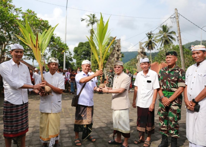 PENGHIJAUAN ::Penanaman Pohon yang dipusatkan di Desa Besan, Kecamatan Dawan, Sabtu (25/10/2025).