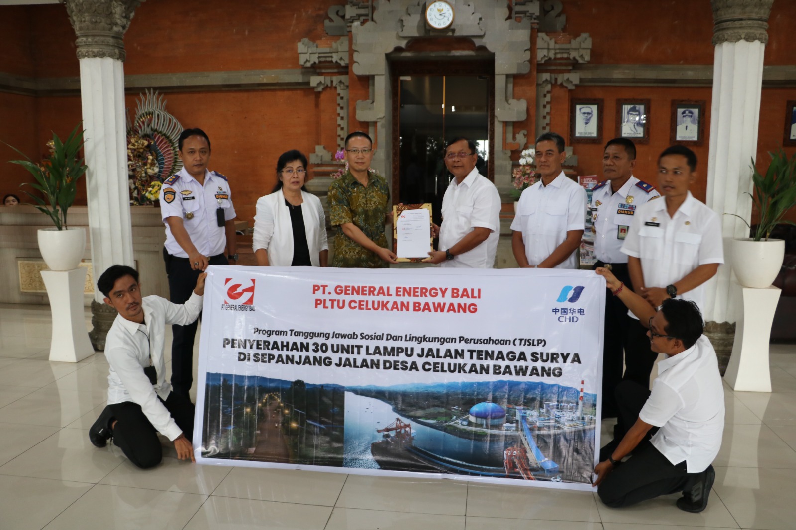 Penyerahan lampu TJSL dari PT. GEB kepada Pemkab Buleleng.