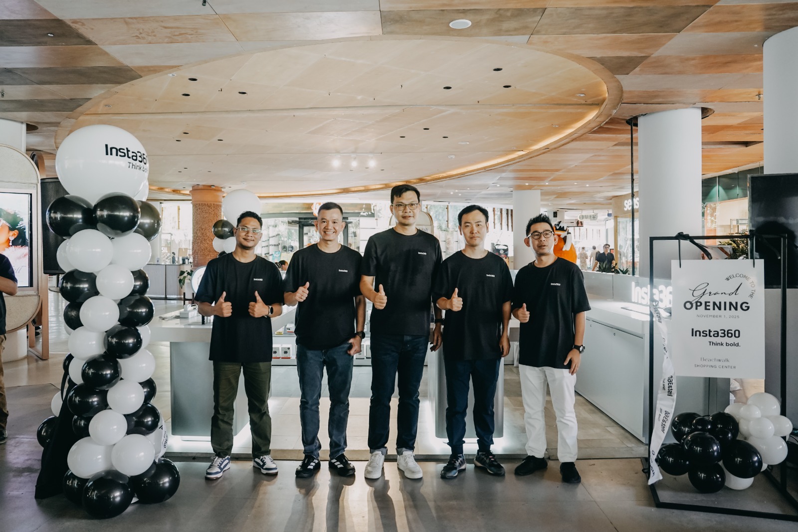Insta360 Official Store pertamanya di Bali, berlokasi di Beachwalk Shopping Center Level 1, Kuta &ndash; Bali