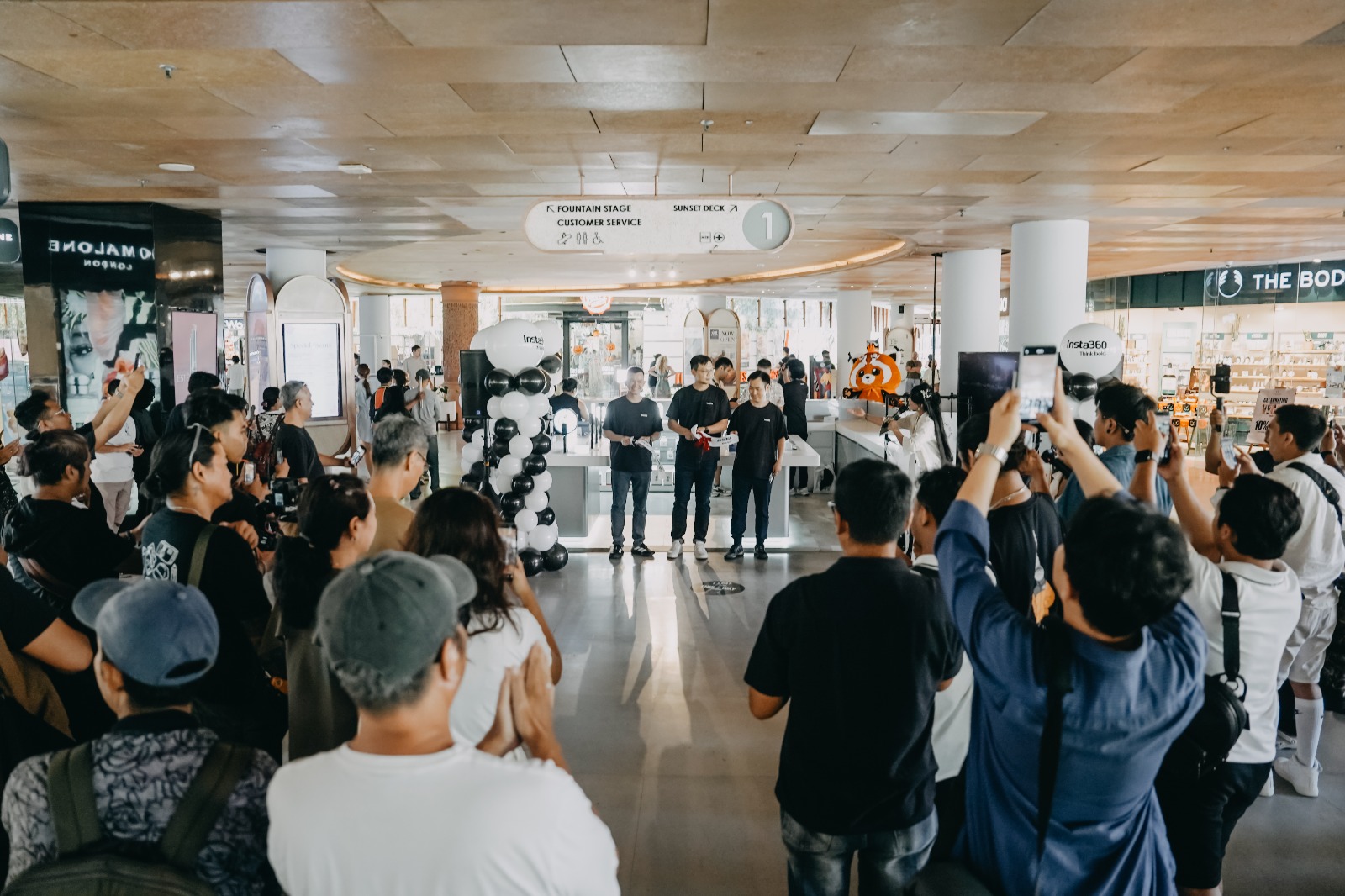 Insta360 Official Store pertamanya di Bali, berlokasi di Beachwalk Shopping Center Level 1, Kuta &ndash; Bali