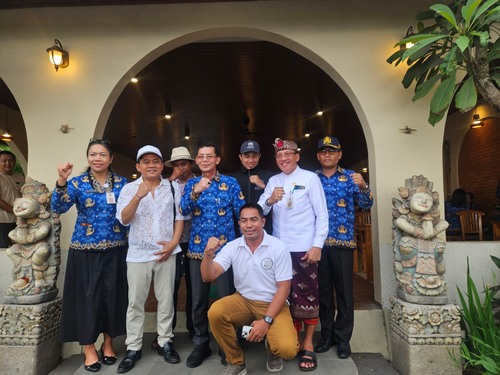 Bupati Klungkung I Made Satria bersama Dinas Pariwisata dan Dinas Kebudayaan berdiskusi mengenai Nusa Penida Festival 2025. (Bali Express/Adi Prabawa)