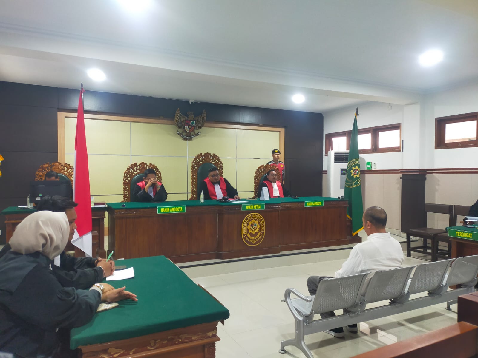 Mangku Luwes saat menjalani sidang di PN Bangli, Selasa (4/11/2025).