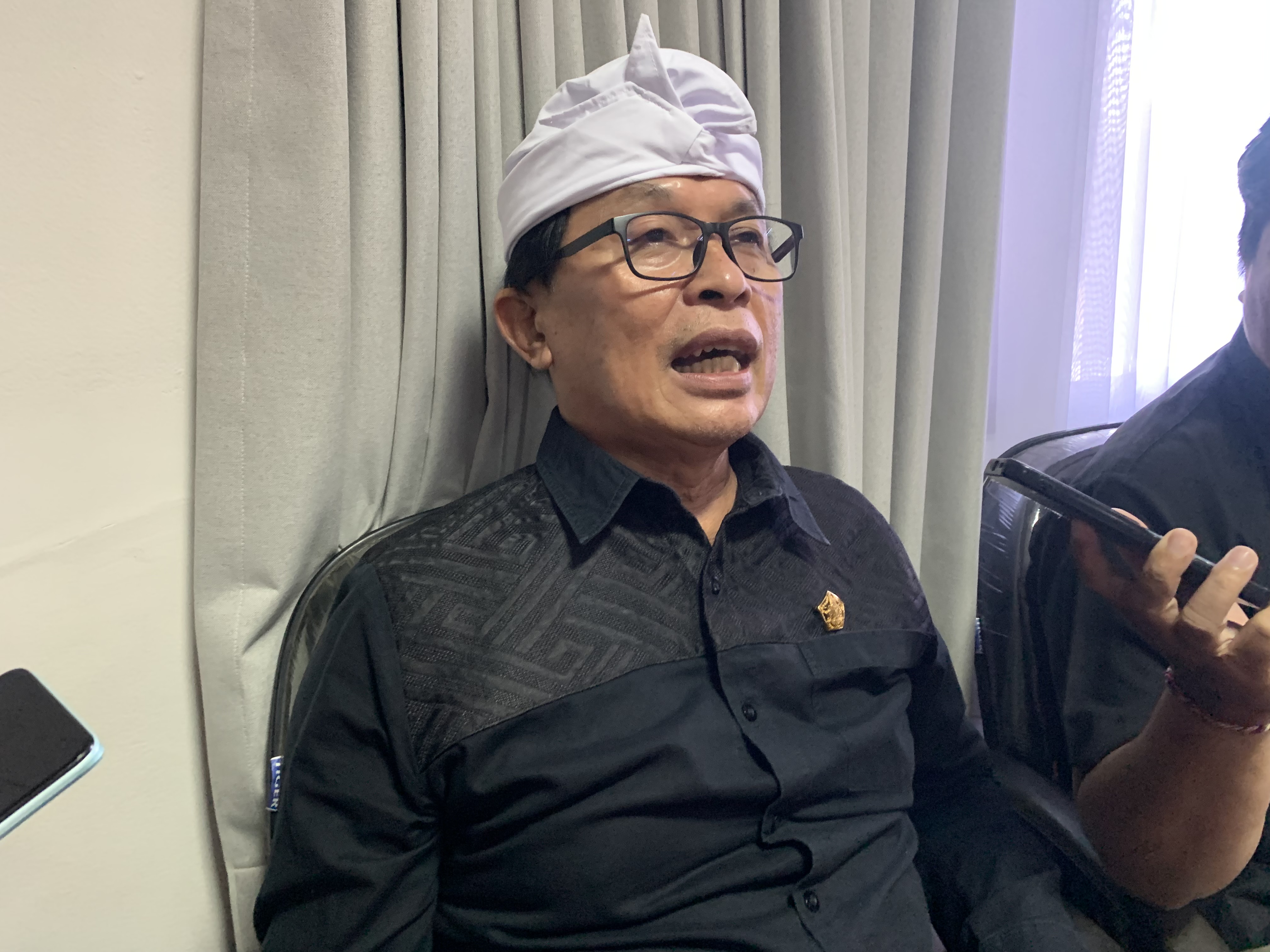 HASIL KAJIAN: Ketua Panitia Khusus Tata Ruang, Aset, dan Perizinan (Pansus TRAP) DPRD Provinsi Bali, I Made Supartha, saat diwawancara pada Rabu (5/11)