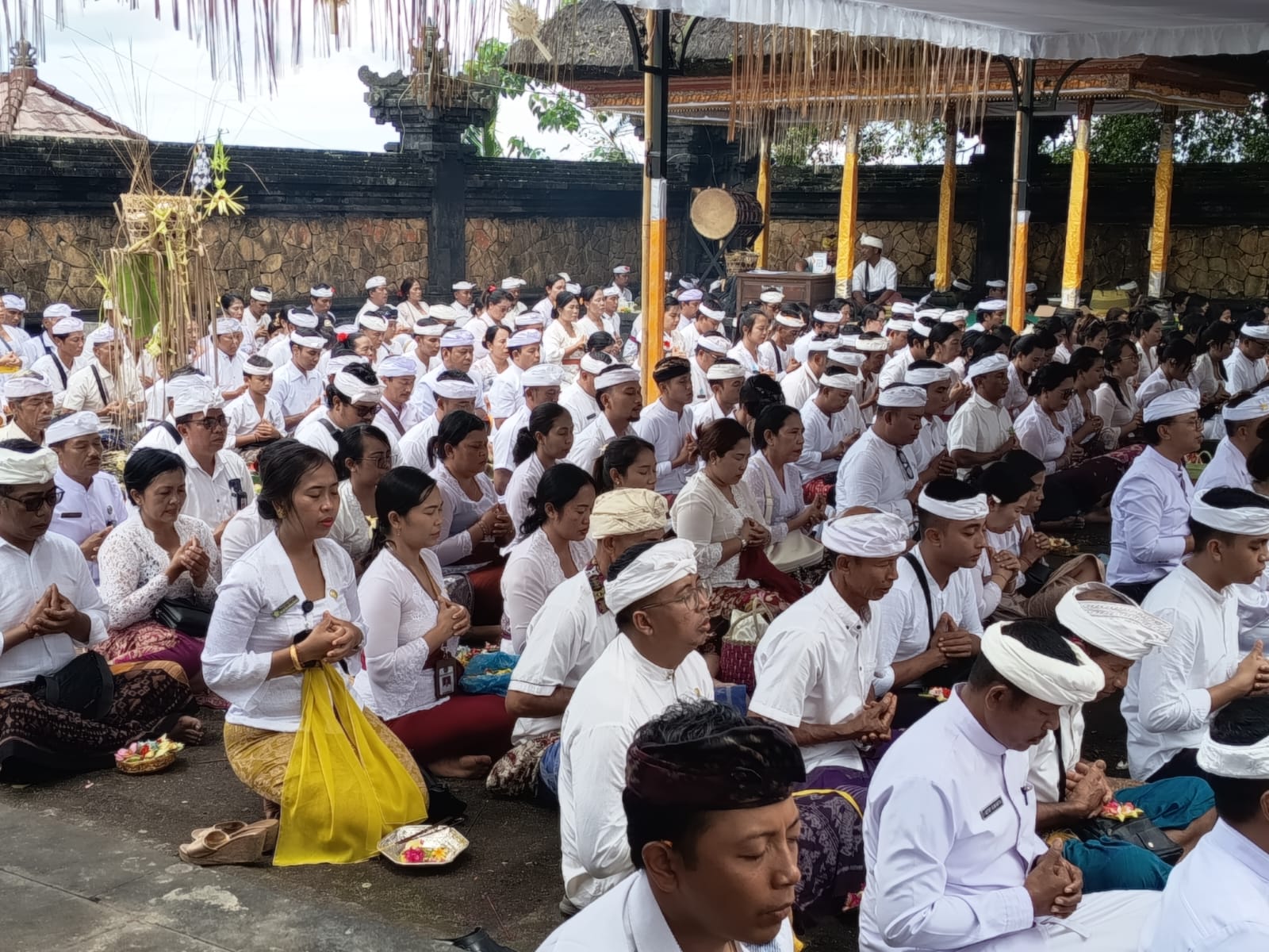 PENGANYAR : Bhakti Penganyar di Pura Penataran Agung Pucak Gunung Kembar, Kenusut, Jumenang, Karangasem.