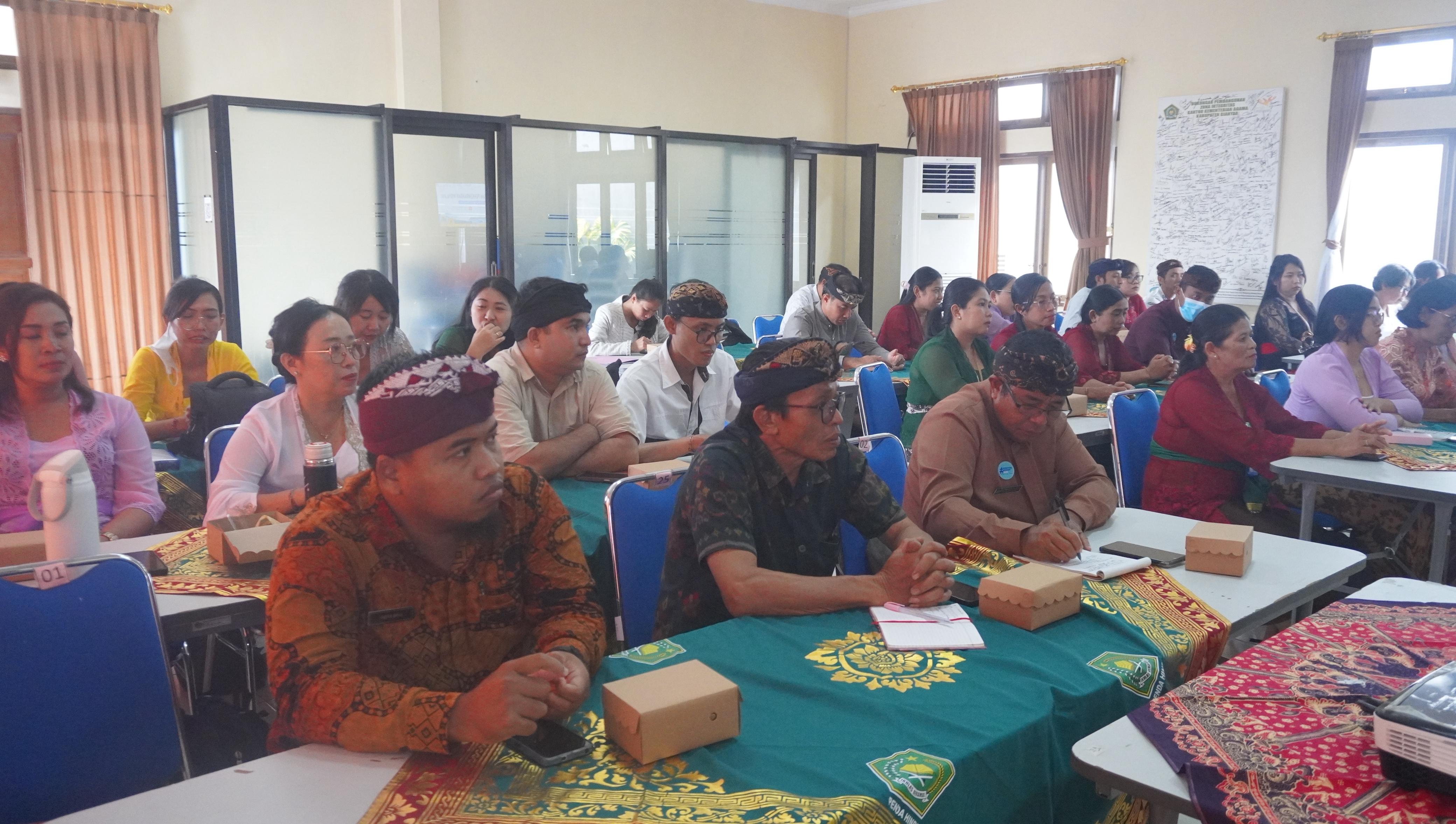 SDM : Peningkatan SDM Pengelola Widyalaya Gianyar dan Bangli, di Aula Kemenag Gianyar, Kamis (6/11).
