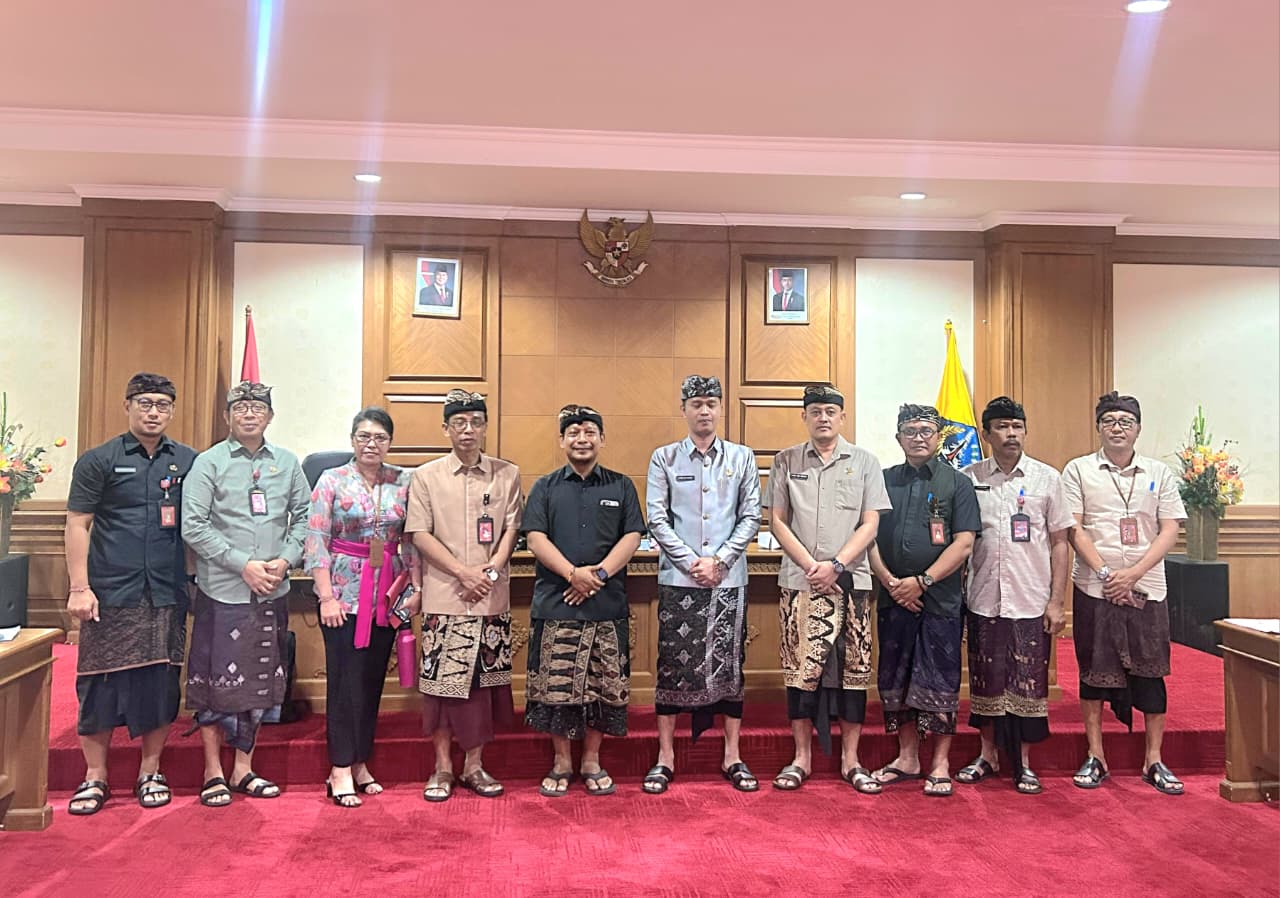 Komisi IV DPRD Badung usai menggelar rapat dengan sejumlah OPD, Kamis (6/11).