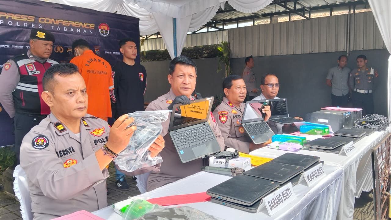 Polres Tabanan rilis kasus pencurian di 10 sekolah di Bali, Kamis (6/11/2025).