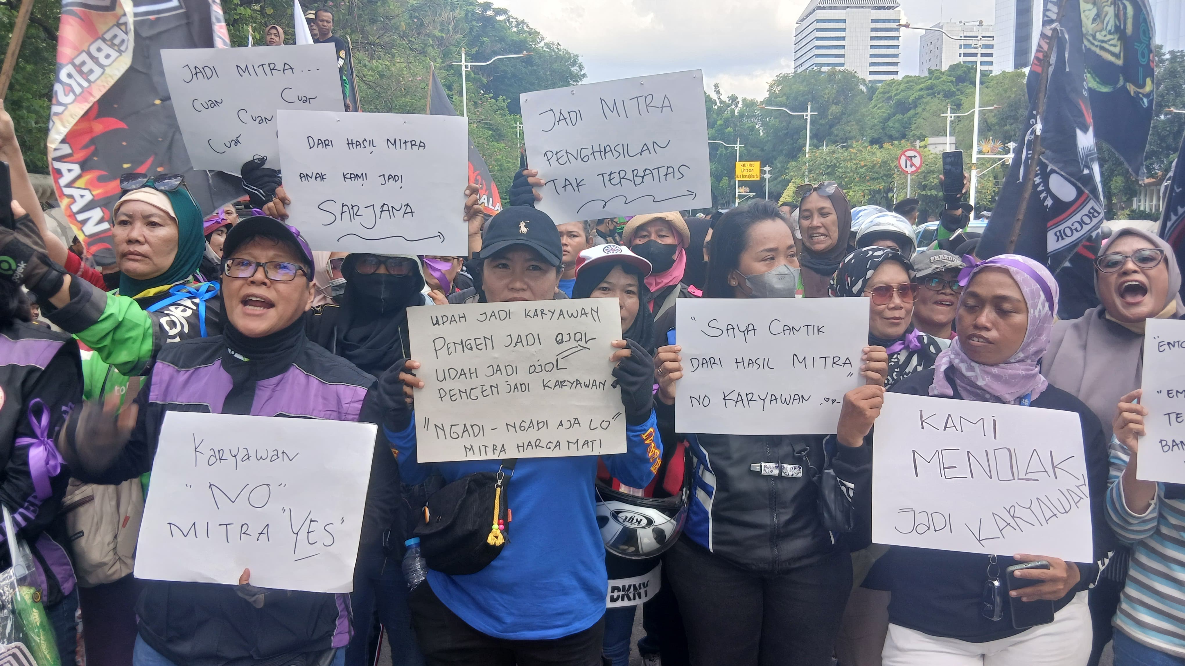 Ribuan Ojol Serbu Monas