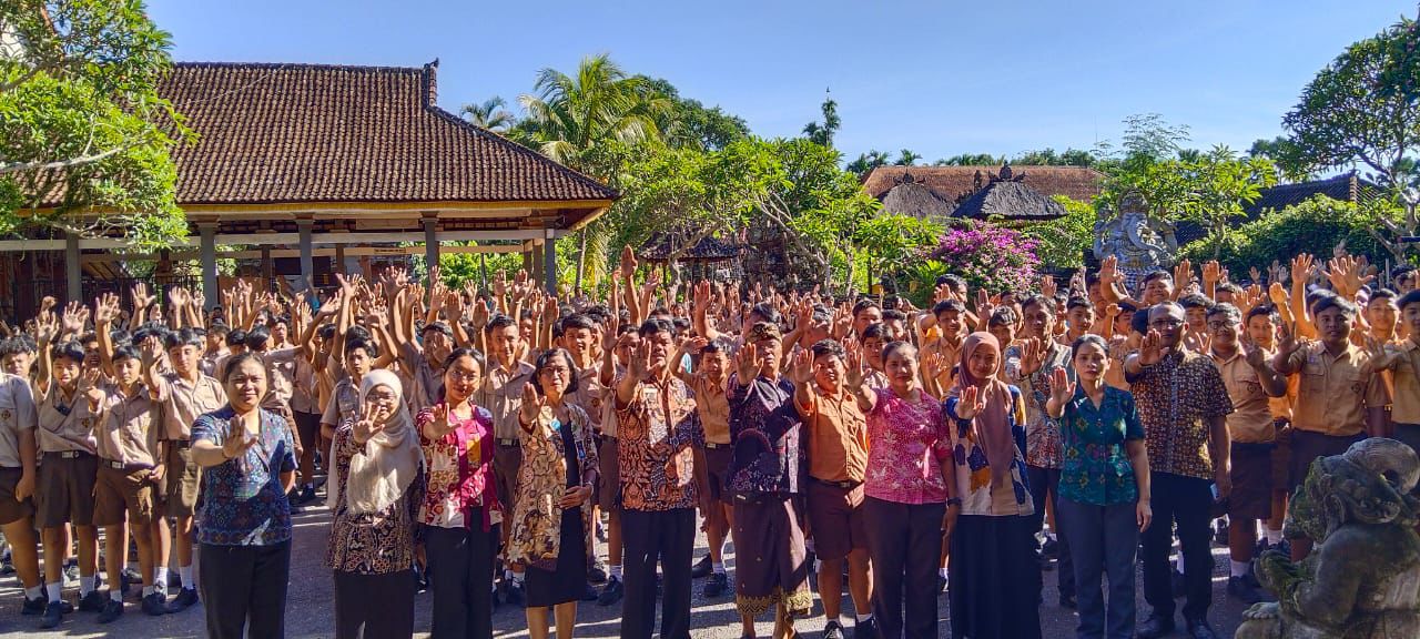 SISWA : Penguatan karakter kepada siswa SMP N 1 Ubud.