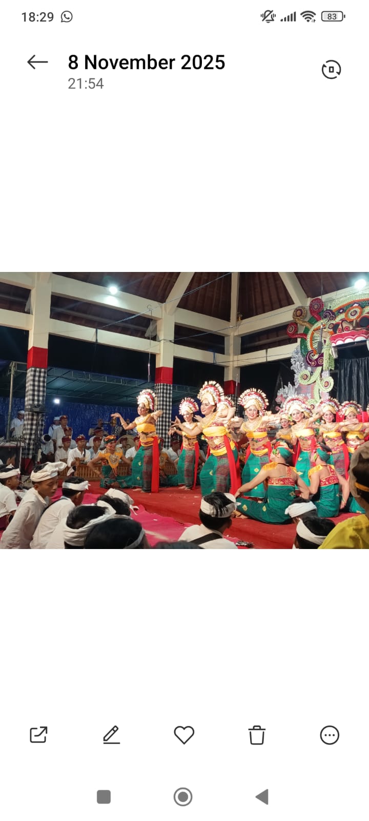 PENTAS : Pementasan Janger Galuci di Pura Desa Puseh Keliki, Tegallalang.