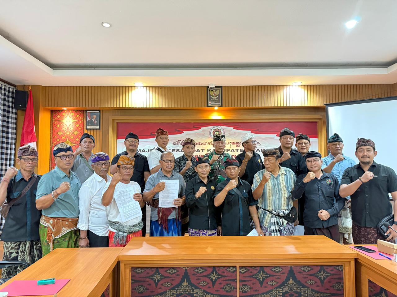 MDA Karangasem melakukan mediasi rencana pendirian krematorium di Desa Adat Ujung Hyang
