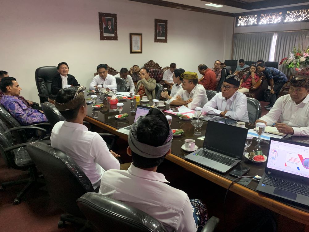 Rapat&nbsp;koordinasi antara Tim Pansus TRAP dan Badan Pengelolaan Keuangan dan Aset Daerah (BPKAD) Provinsi Bali yang digelar di Kantor DPRD Bali, Senin (10/11/2025).