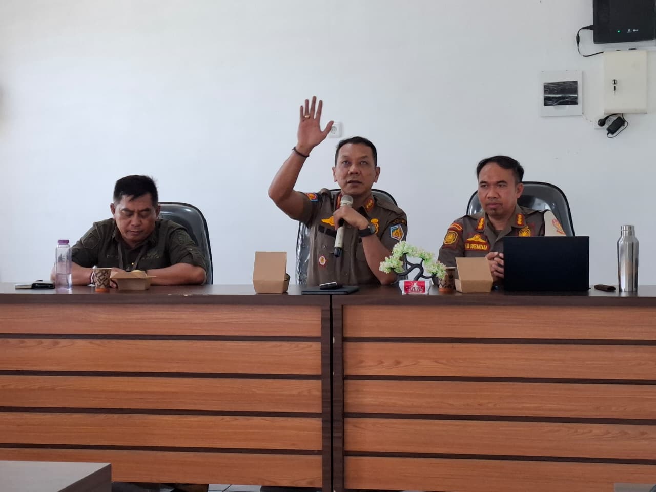 Pengarahan Kepala Satpol PP Bali kepada seluruh anggota Satpol PP se-Bali di Buleleng