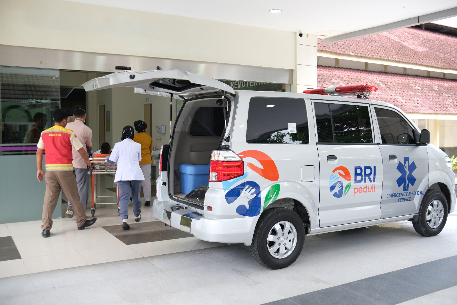 BRI Peduli Salurkan 637 Unit Ambulans untuk Fasilitas Kesehatan di Indonesia