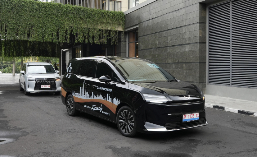 KENALKAN: Peluncuran yang digelar di Living World Denpasar, Rabu (12/11)