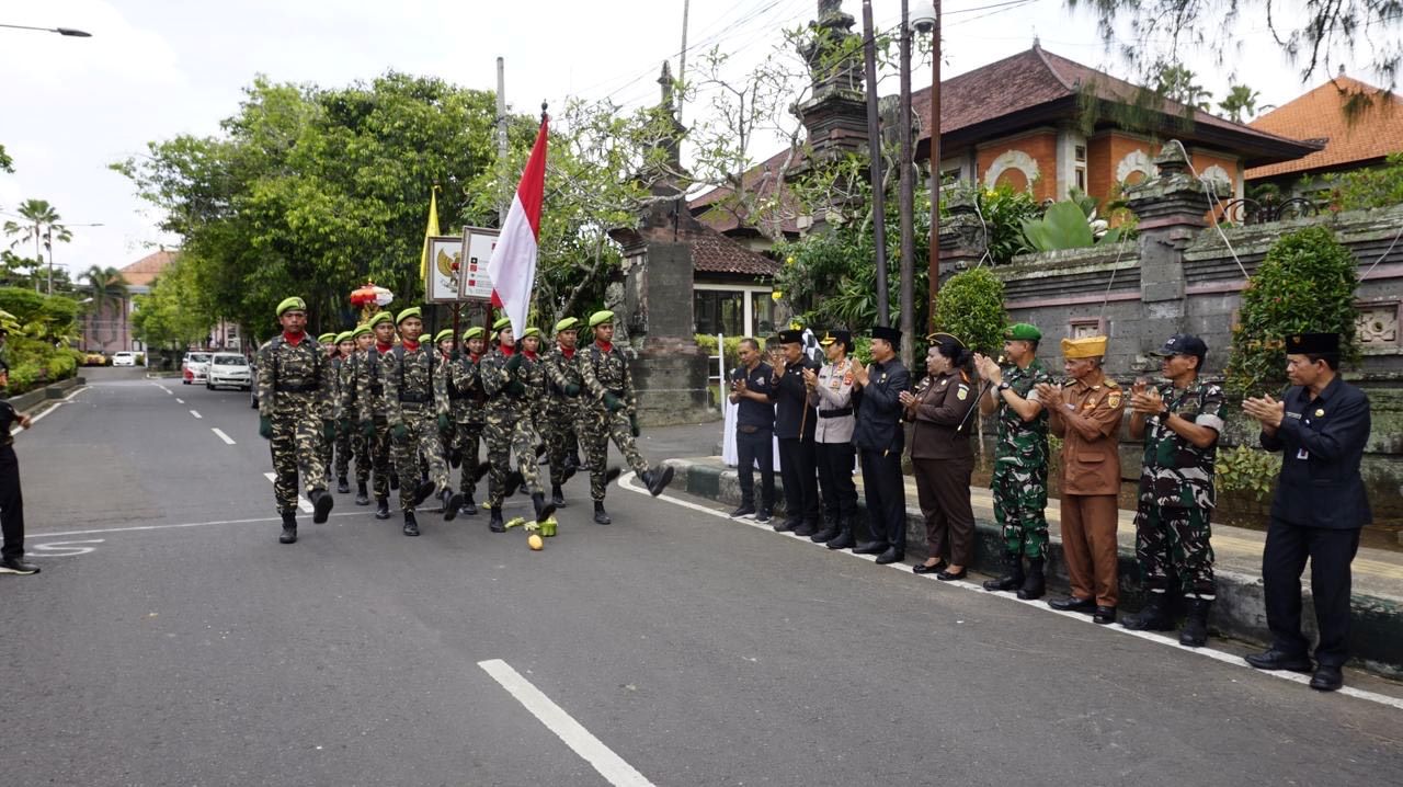 Serah terima pataka I Gusti Ngurah Rai di Jembrana.