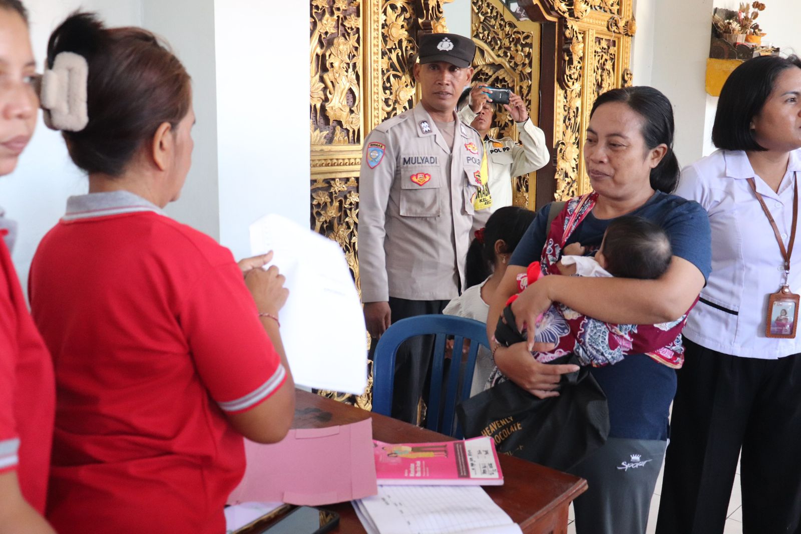 Kegiatan posyandu di Kelurahan Banyuasri, Kecamatan Buleleng