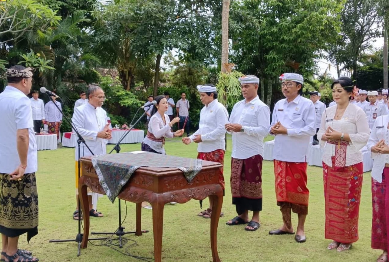 DILANTIK : Pelantikan Jabatan Pimpinan Tinggi Pratama (JPT) di lingkungan Pemerintah Kabupaten Gianyar, Jumat (14/11).