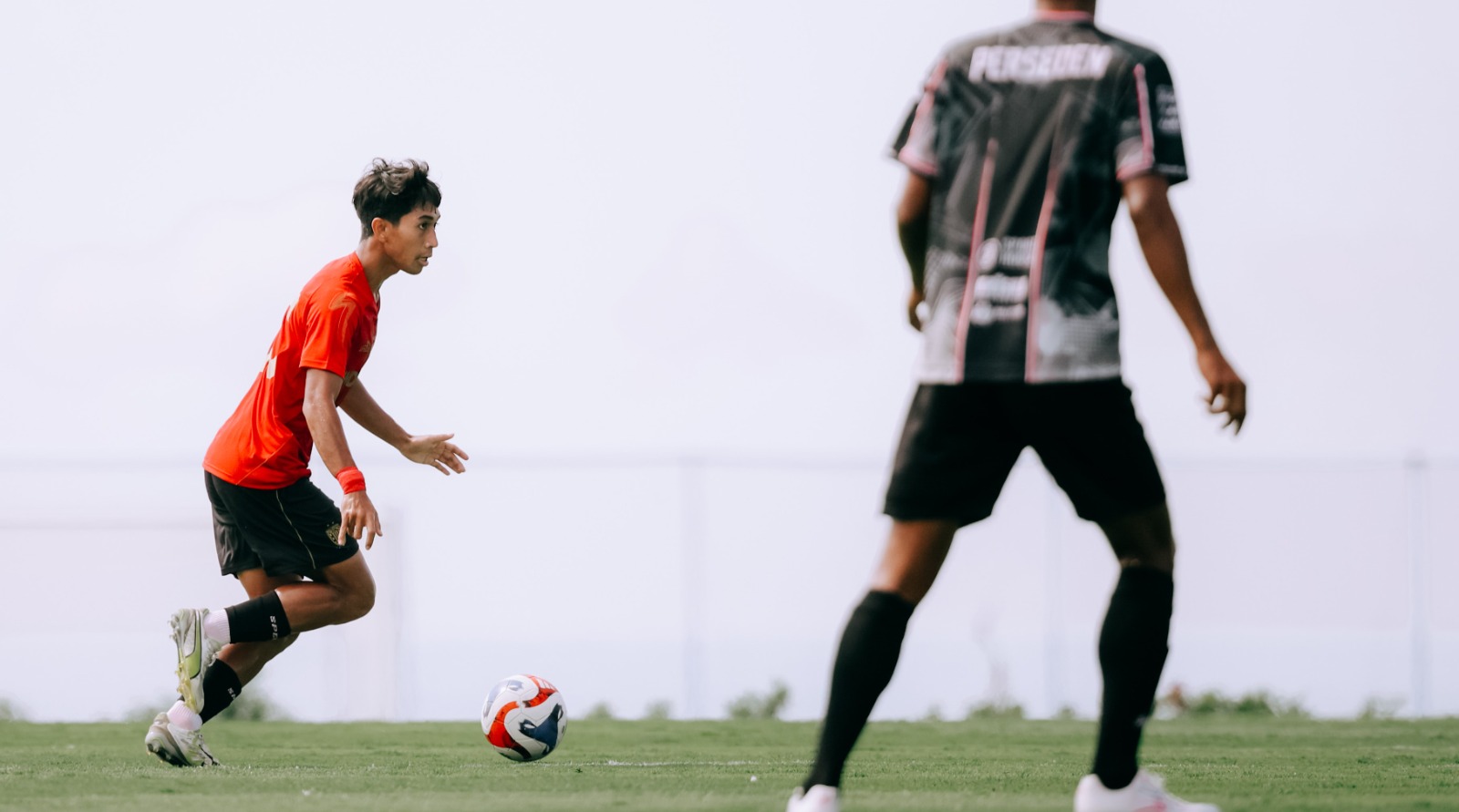 Gelandang Bali United Made Tito Wiratama kembali merumput setelah setahun menepi akibat cedera.