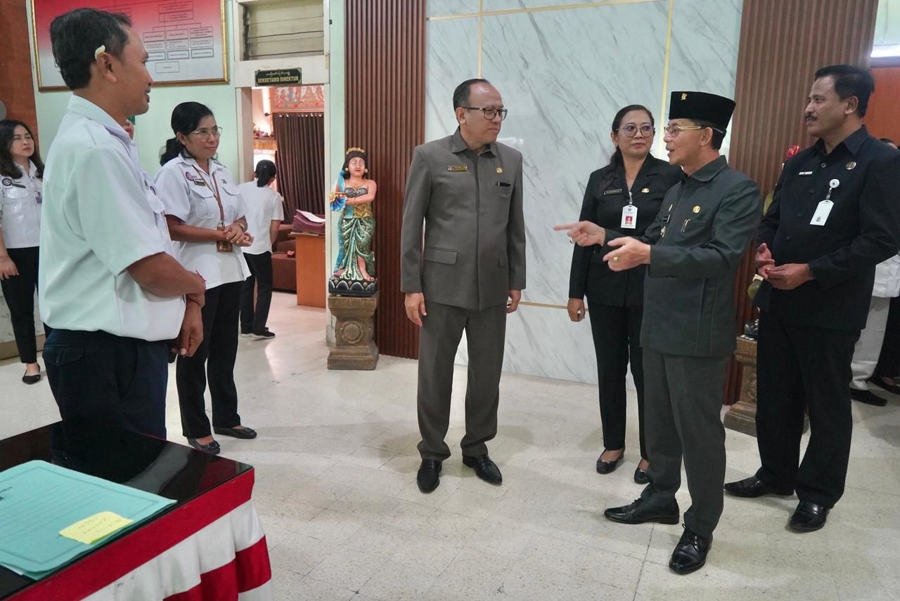Bupati Klungkung I Made Satria resmikan inovasi SIMADU dan buja seminar di RSUD Klungkung, Jumat (14/11/2025).